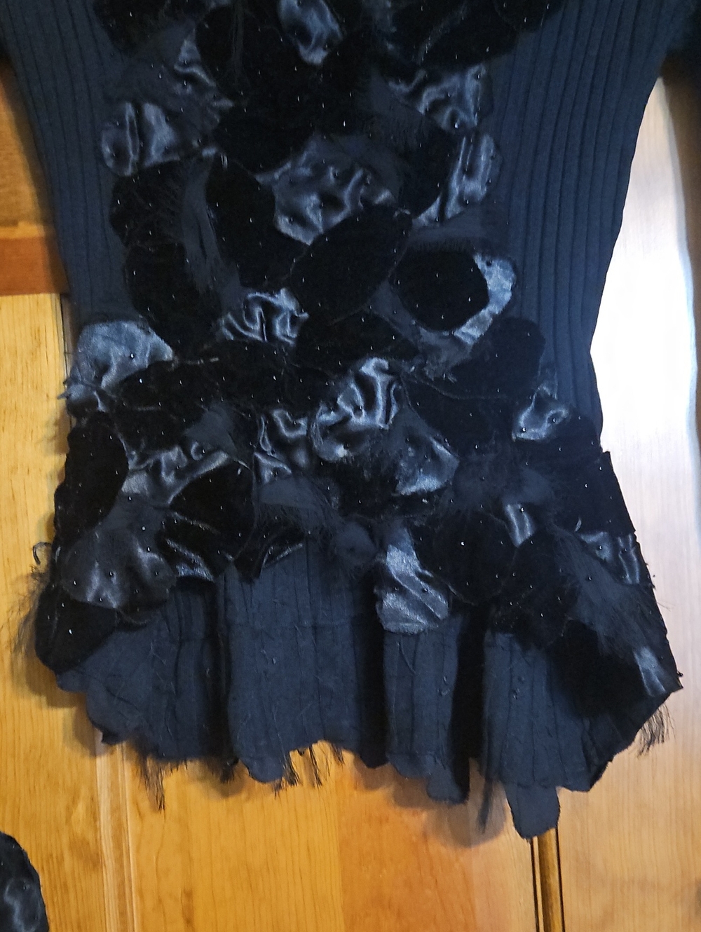 Cache Vintage Y2k Black Ribbed Knit Silk Black V-neck Embellished Top - Picture 3 of 11